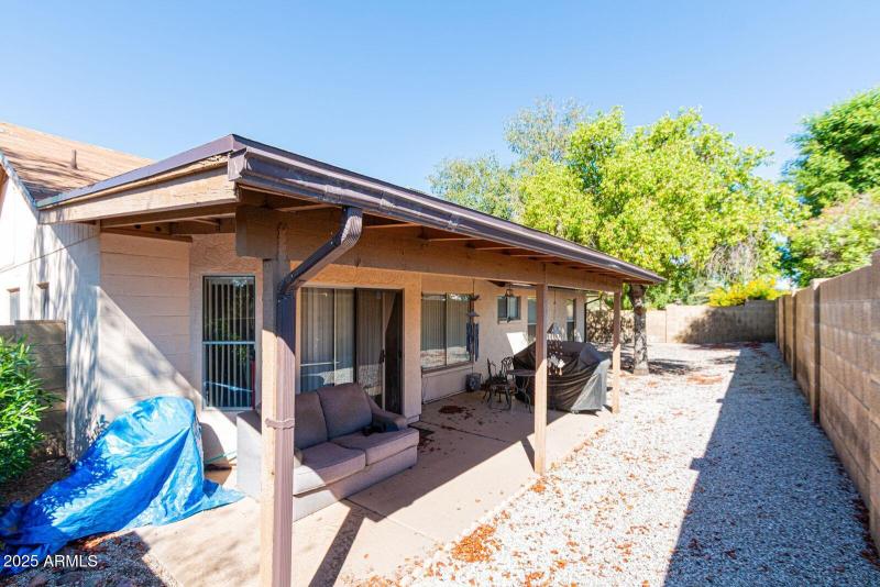 10345 n 62nd ave patio backyard