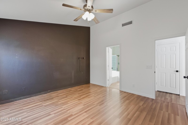 18-4219 E San Angelo Ave