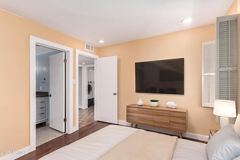 24-10th - Bedroom - Standard - 1