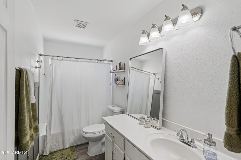 38-print-E Baylor Ct-S0410-036