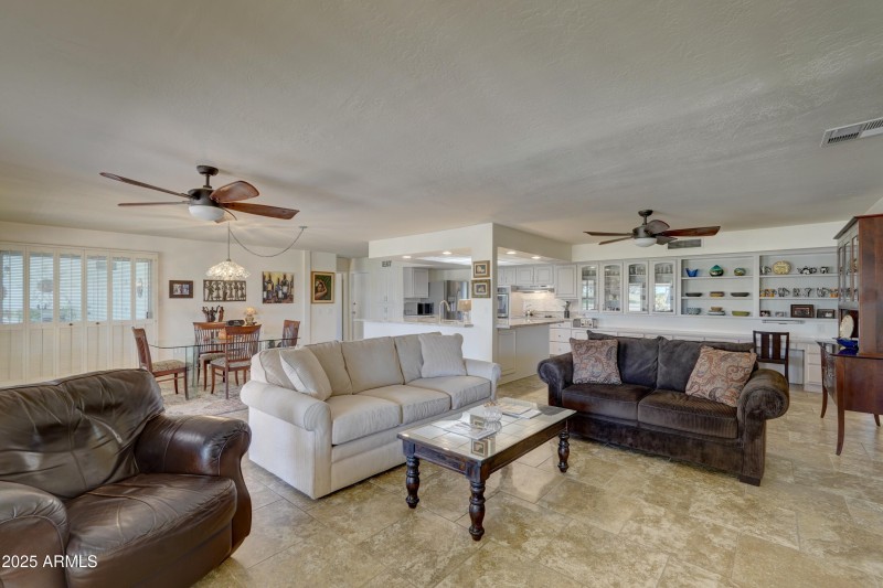 AOTucker-2510050949_A730111_2_3_4_5Inter