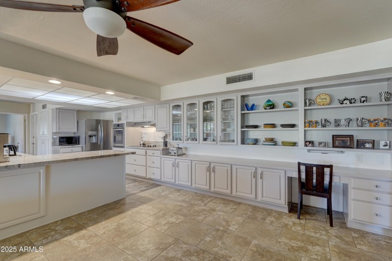 AOTucker-2510050955_A730141_2_3_4_5Inter