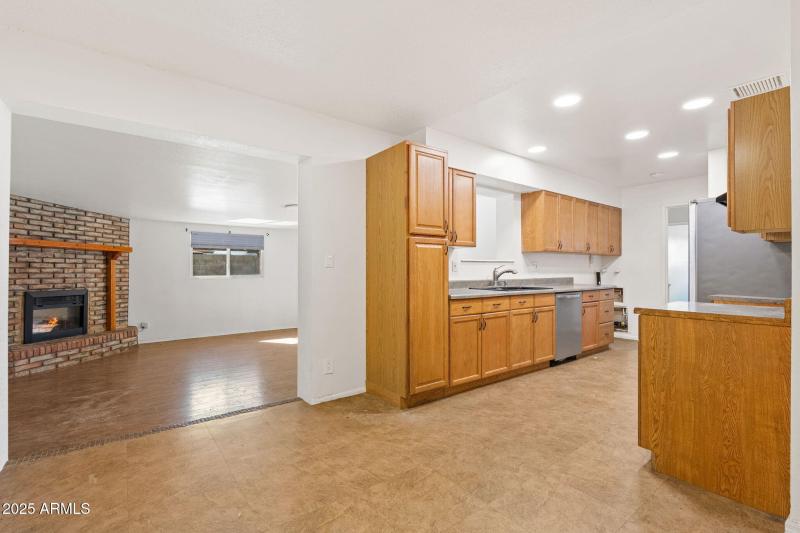 3215 W Sharon Ave - 09