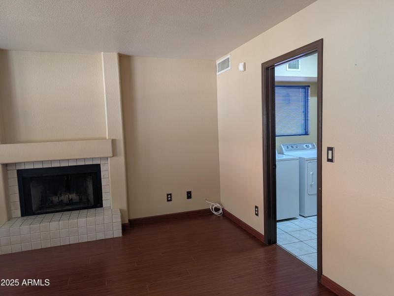 25 Laundry off family room leads to gara