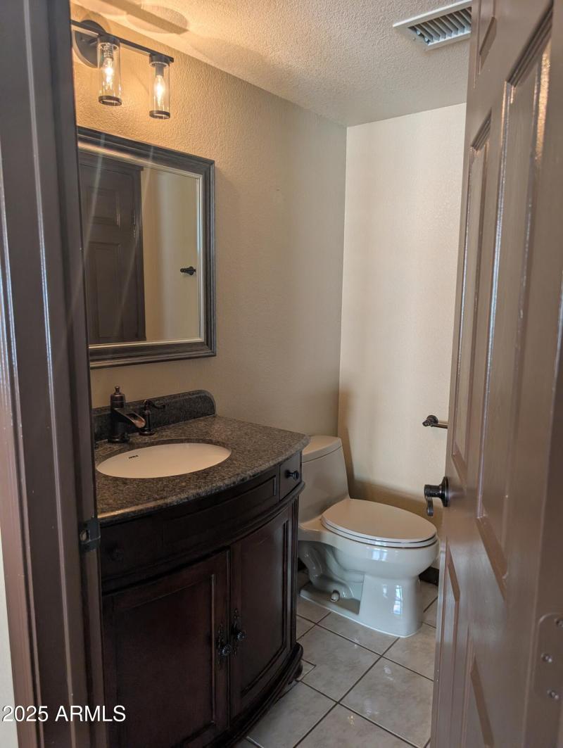 29 Downstairs bath off family room