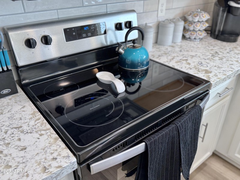 23 Kitchen Stove (1)