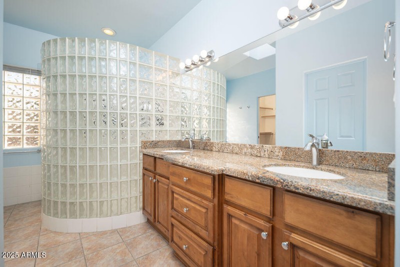 12_Primary-Bath_01