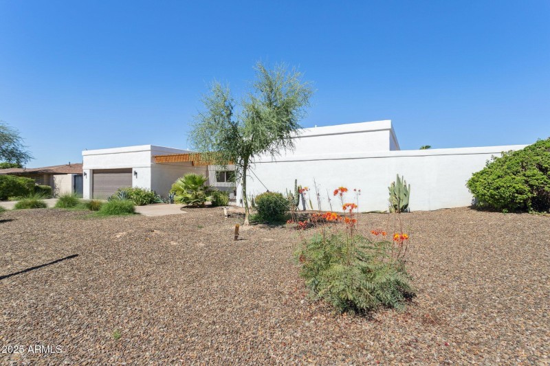 2-web-or-mls-6102-e-cambridge-ave