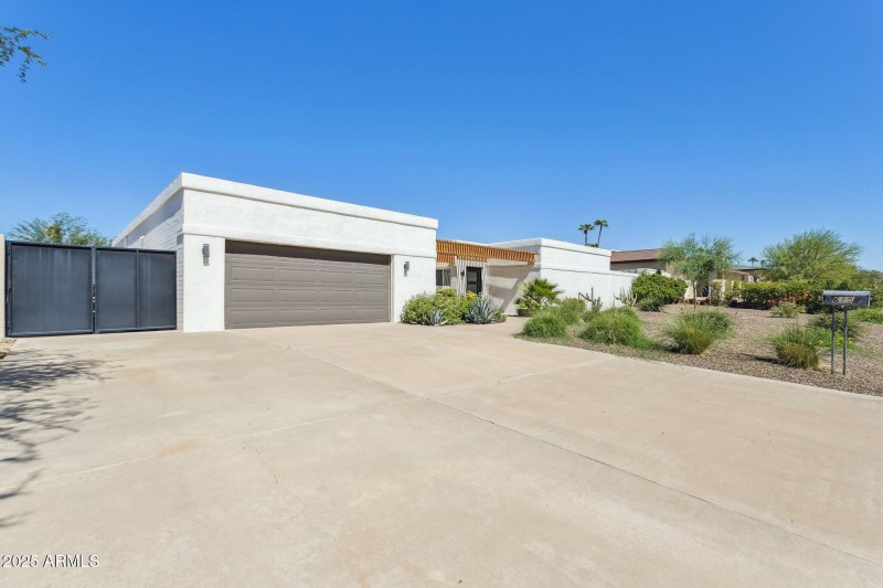 3-web-or-mls-6102-e-cambridge-ave