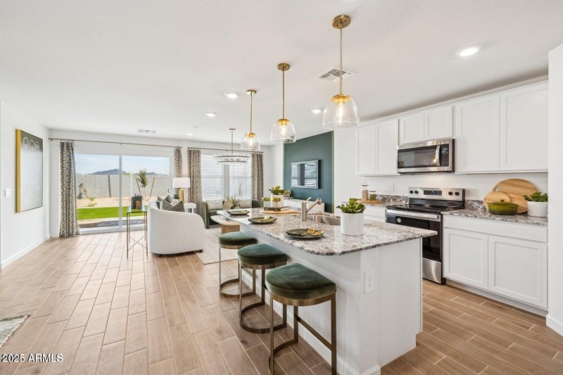 Easton Kitchen, Great Room, Model pic