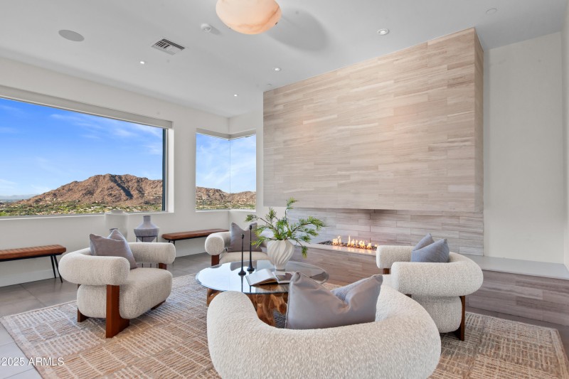 Living rm w fireplace