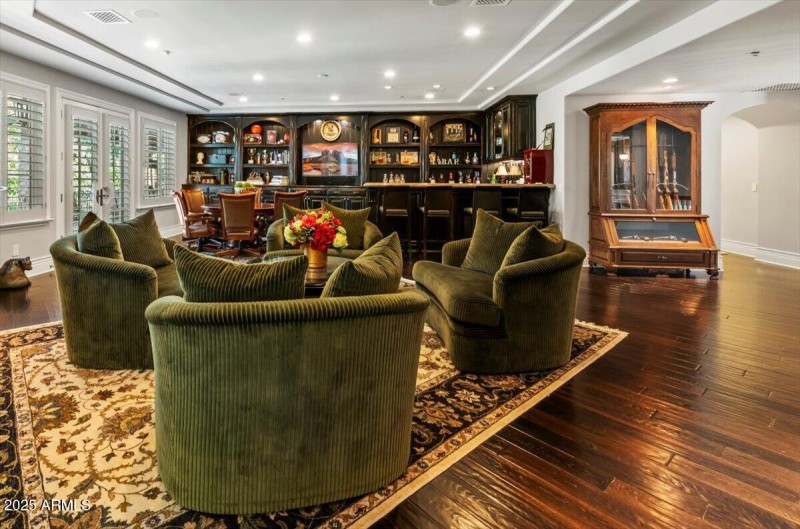 Lounge with Full Bar