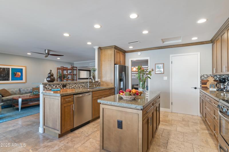 22_7844 e coolidge st-16