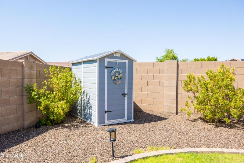 Small storage shed