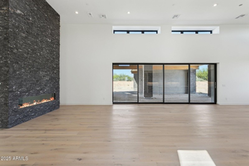 3-web-or-mls-35097-n-83rd-pl