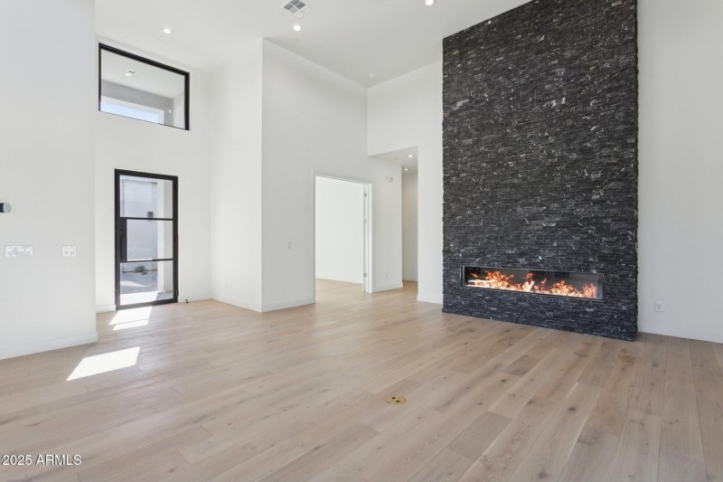 5-web-or-mls-35097-n-83rd-pl