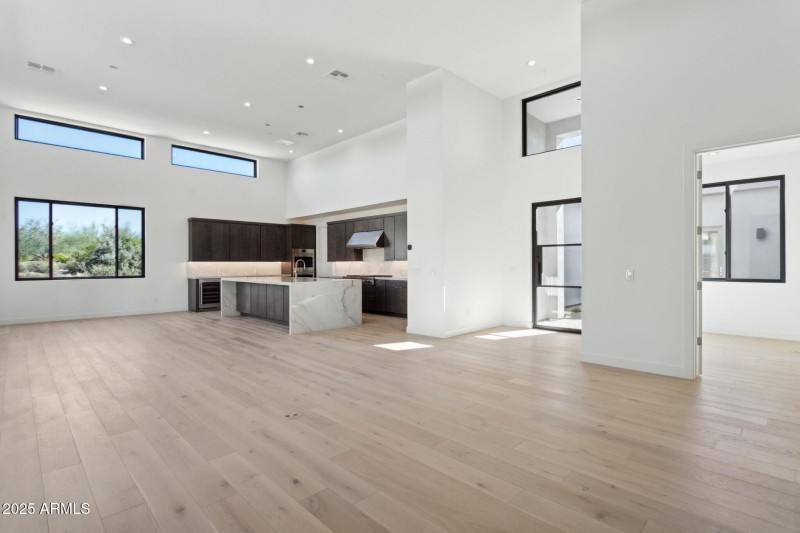 6-web-or-mls-35097-n-83rd-pl