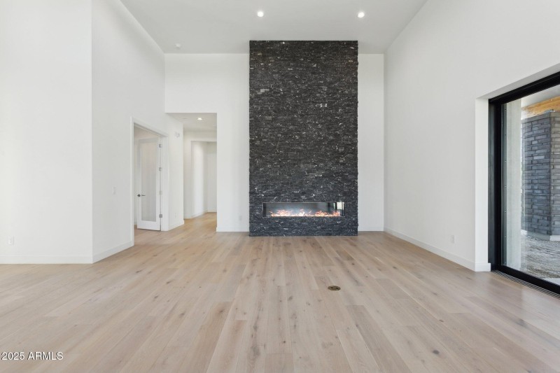 18-web-or-mls-35097-n-83rd-pl