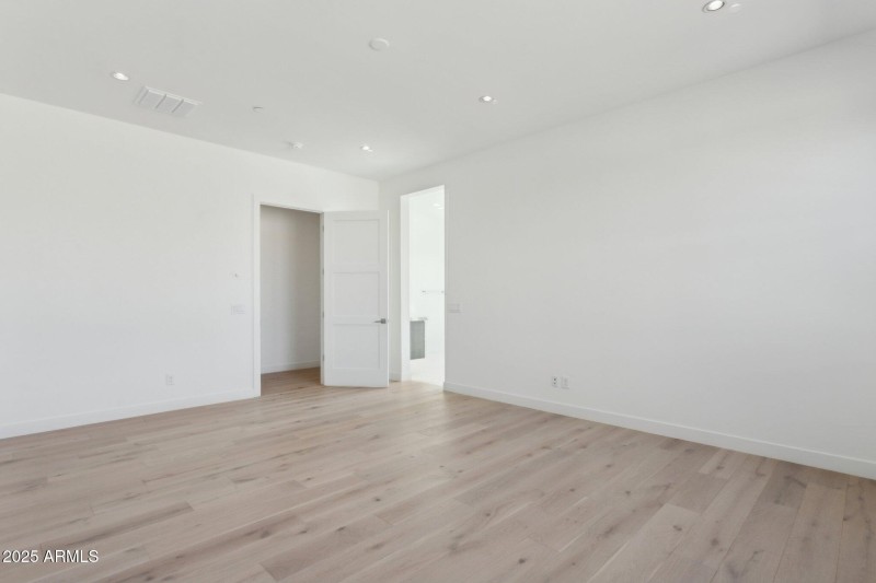 22-web-or-mls-35097-n-83rd-pl