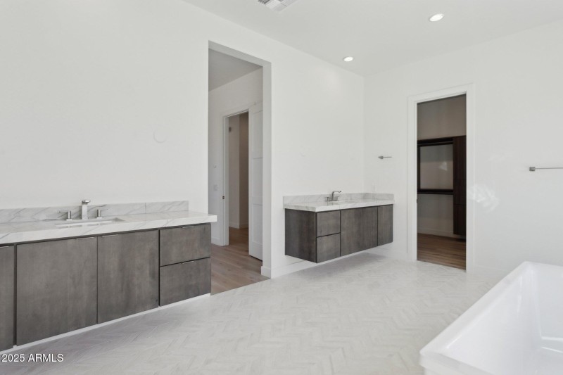 25-web-or-mls-35097-n-83rd-pl