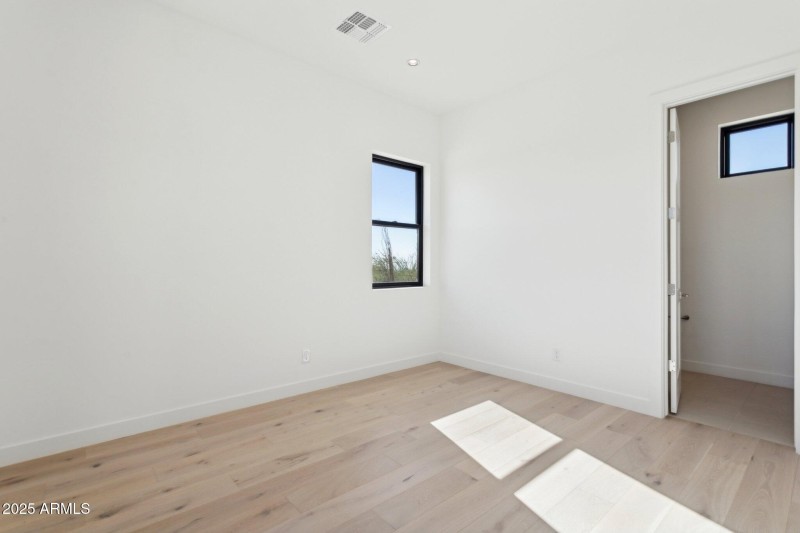 31-web-or-mls-35097-n-83rd-pl