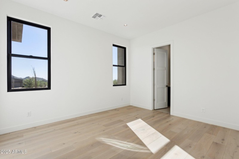 39-web-or-mls-35097-n-83rd-pl