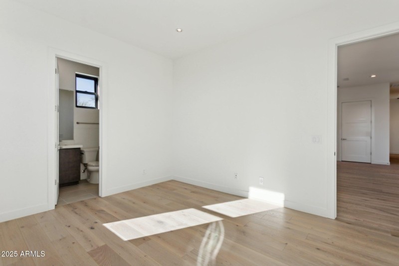 40-web-or-mls-35097-n-83rd-pl