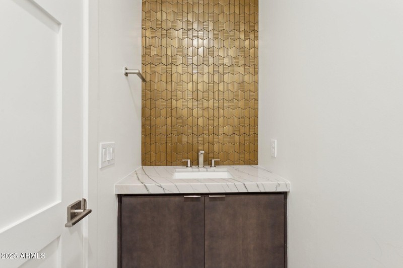 41-web-or-mls-35097-n-83rd-pl