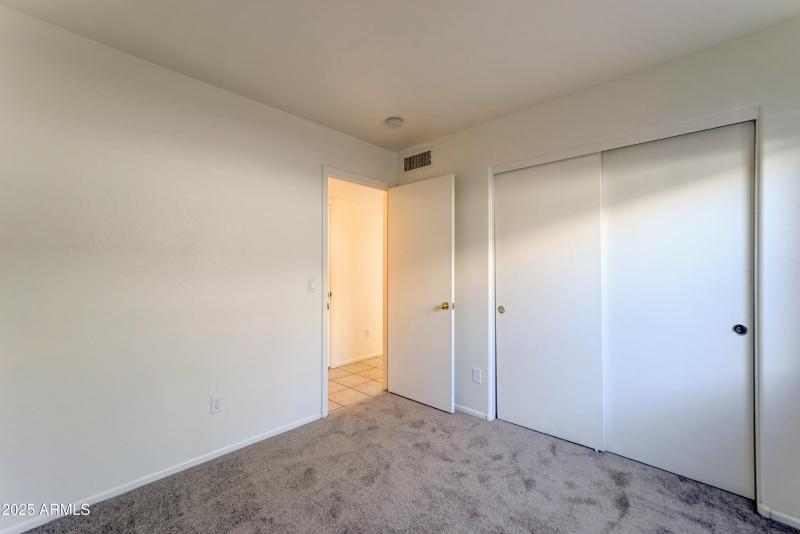 2147 E Robin Lane-26