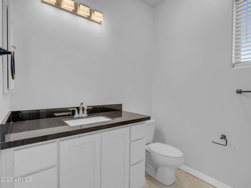 upper full guest bath