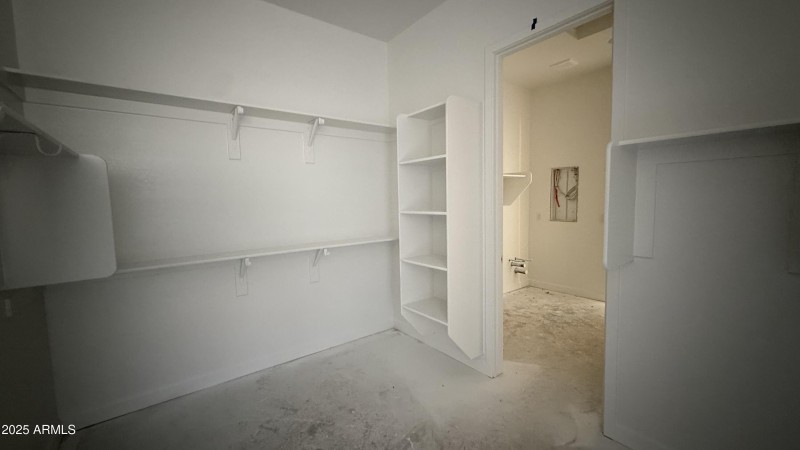 018 - Owner's Walk In Closet