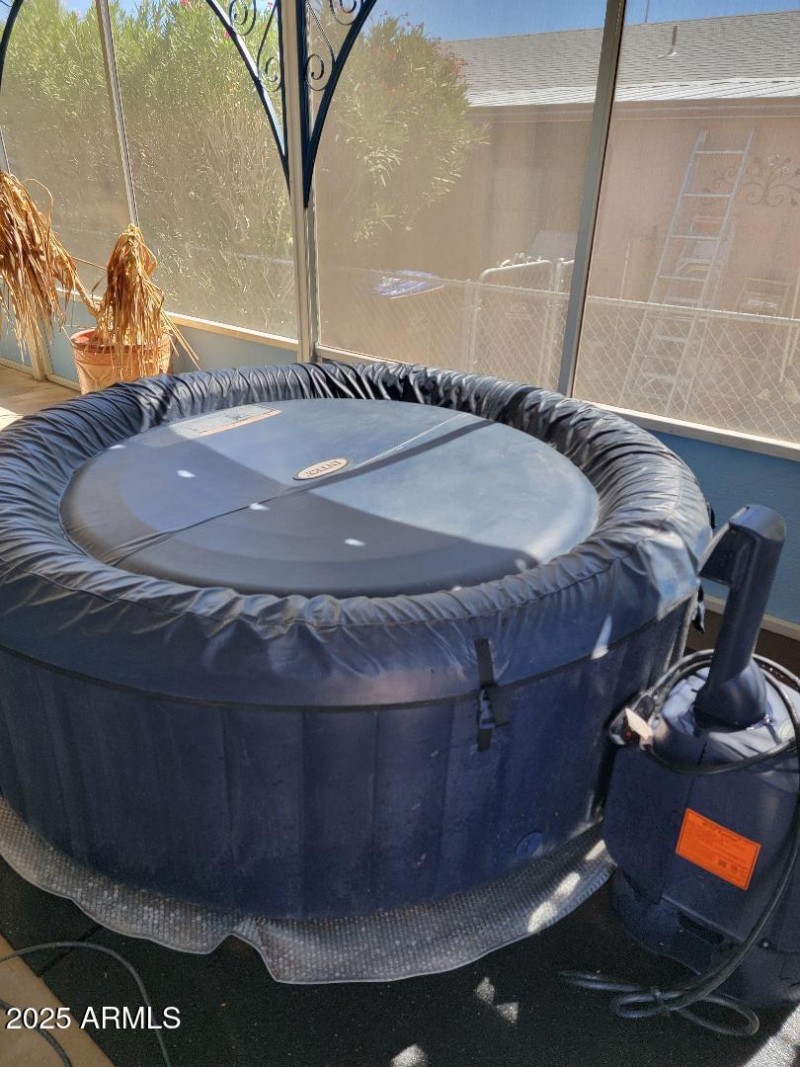 3804 Hot tub in screened in porch