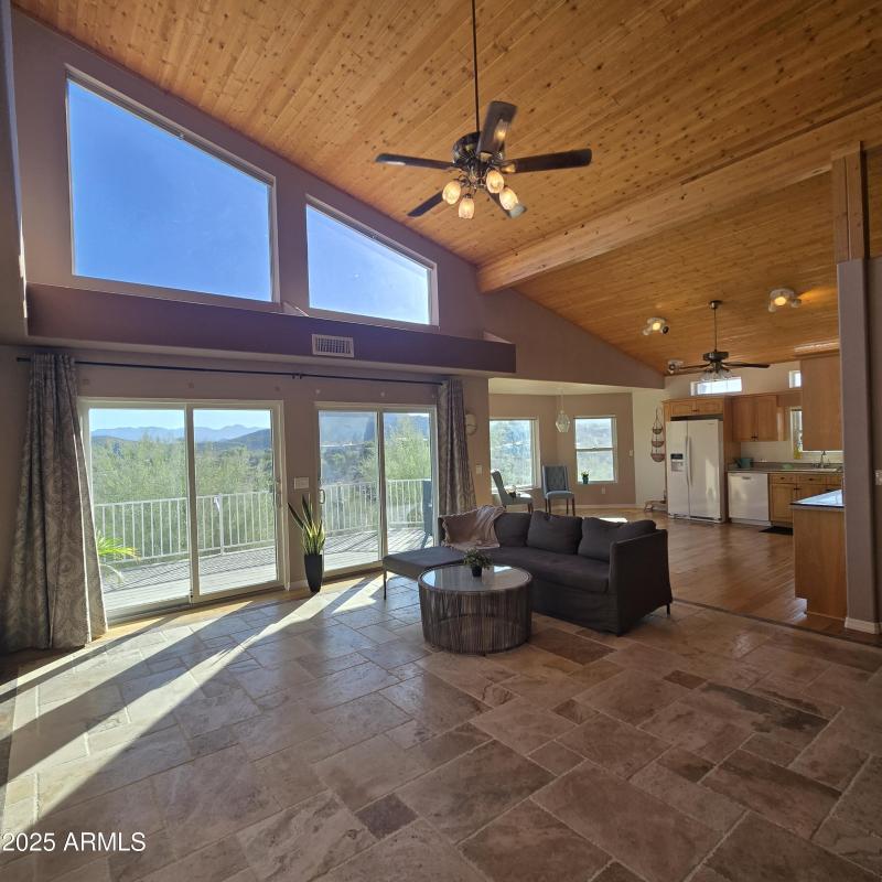 Open concept to kitchen