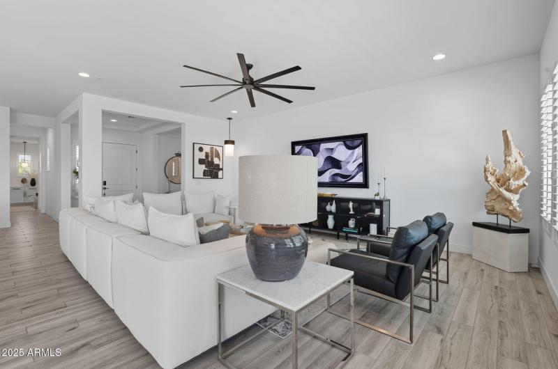 12-web-or-mls-1837 E Villa Linda Dr Phoe