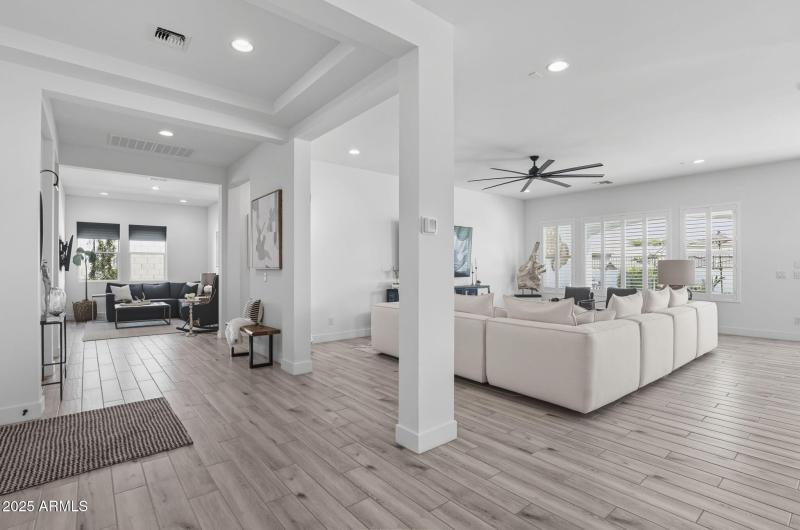 37-web-or-mls-1837 E Villa Linda Dr Phoe