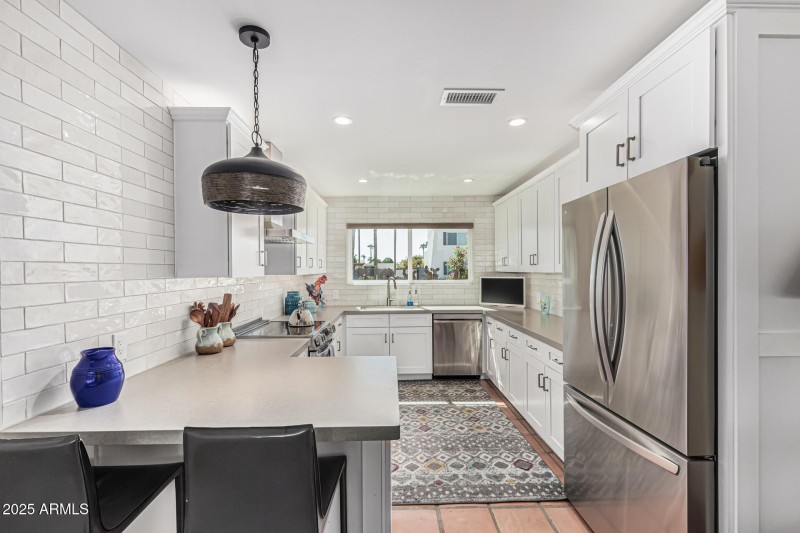 Kitchen Breakfast Bar