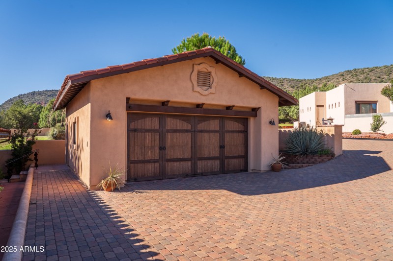 JL_105ViaDelViento-exteriors-02