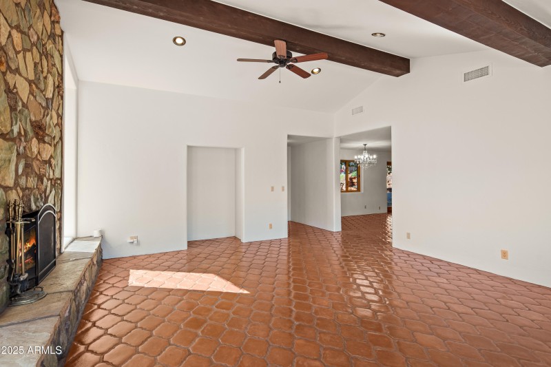 JL_105ViaDelViento-interiors-CommonAreas