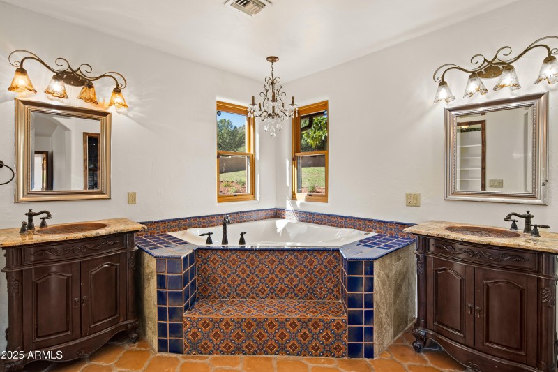 JL_105ViaDelViento-interiors-PrimarySuit