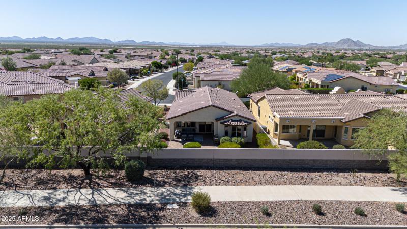 No Neighbors Behind the Home!