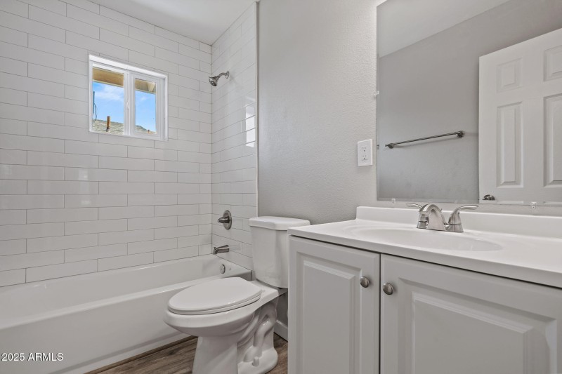 06-1940-bathroom