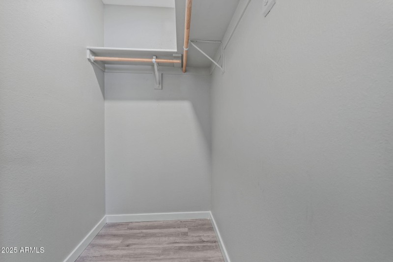 11-1940.5-closet