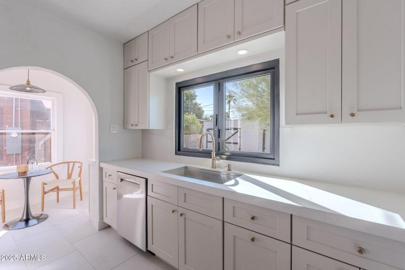 5-web-or-mls-Latham-5