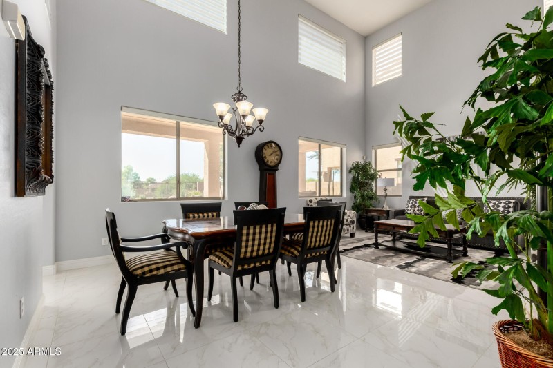 06 Dining/Living Room