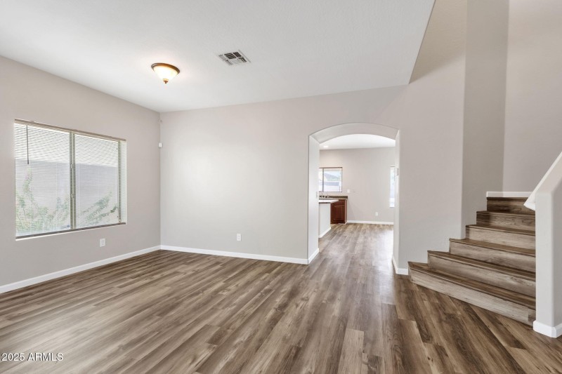 11-web-or-mls-43003-w-magnolia-rd