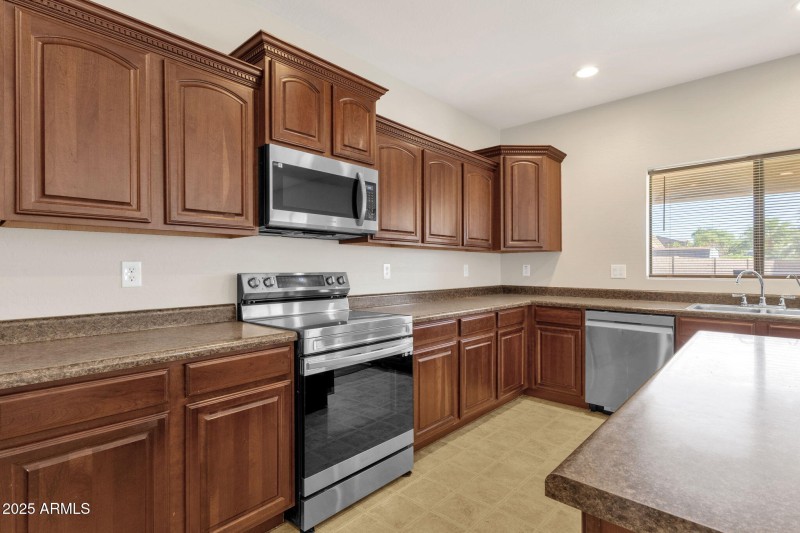 16-web-or-mls-43003-w-magnolia-rd