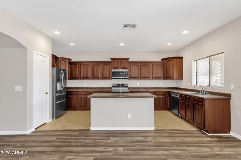 17-web-or-mls-43003-w-magnolia-rd