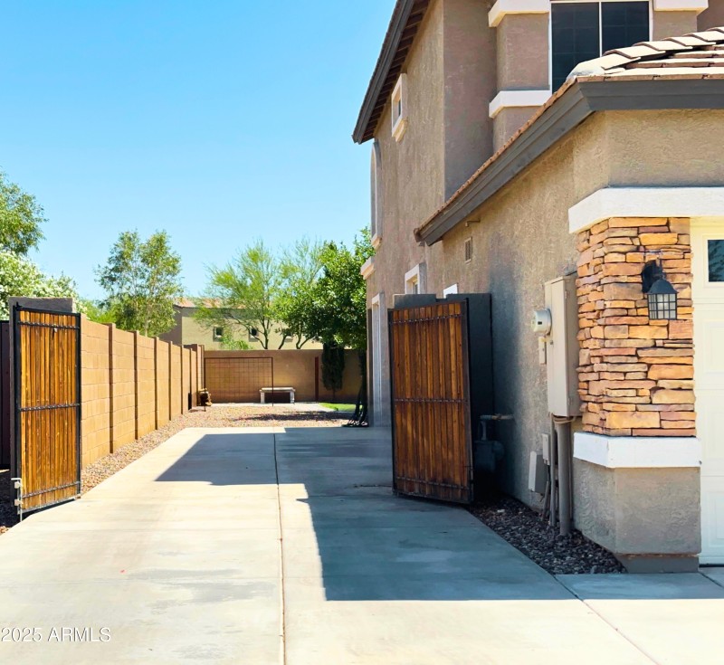 4) 63497-68ded09766bd4