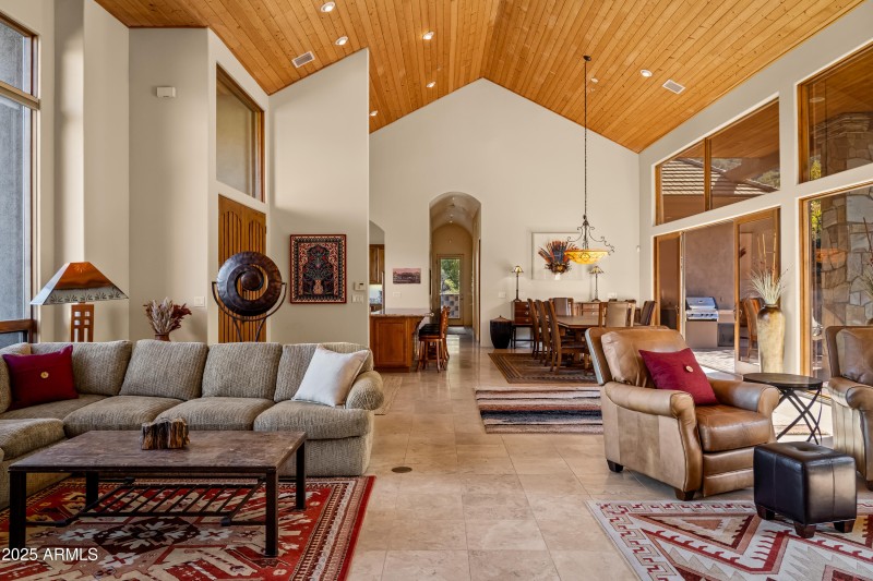 JL_220CrystalSkyDr-interiors-CommonAreas