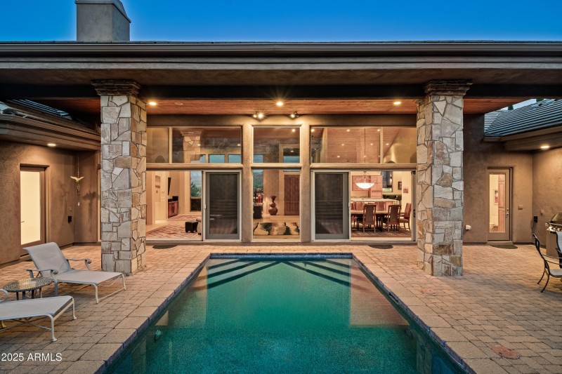 JL_220CrystalSkyDr-exteriors-17